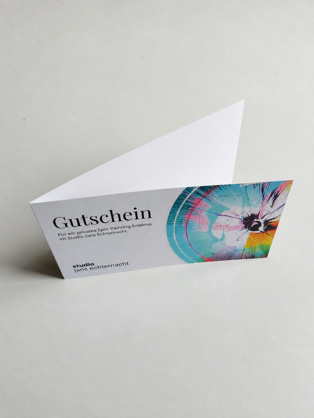 Open gift voucher for a spin painting experience at Studio Jans Echternacht