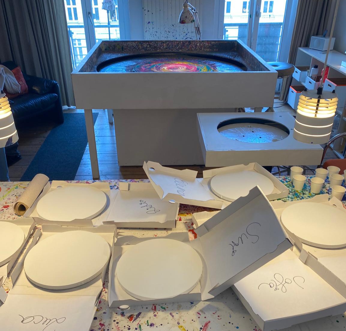 Prepared round canvases and art machines for children's painting