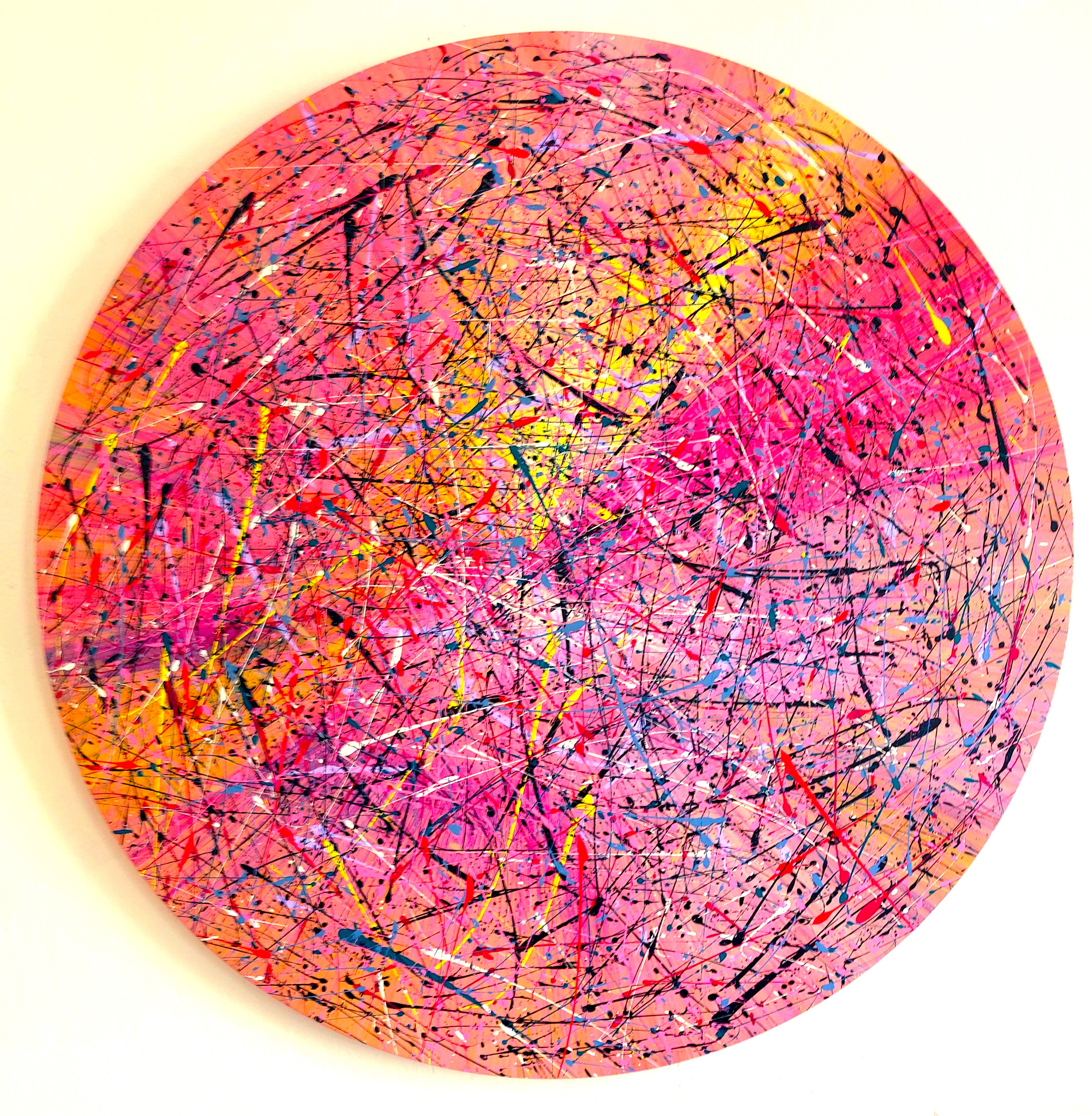 Round original in pink with fine paint splashes