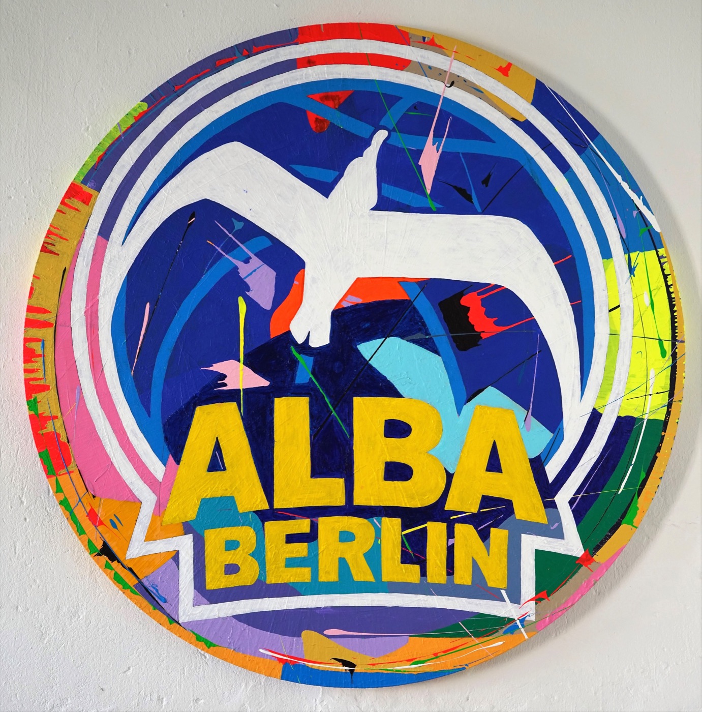 Round original spin painting with an ALBA Berlin emblem