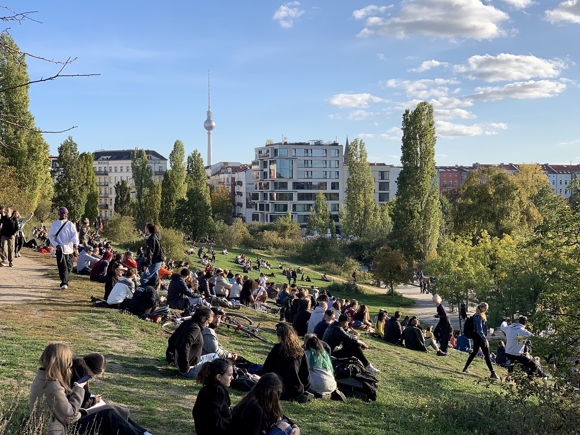 Mauerpark in Berlin Prenzlauer Berg mit Blick auf den Fernsehturm