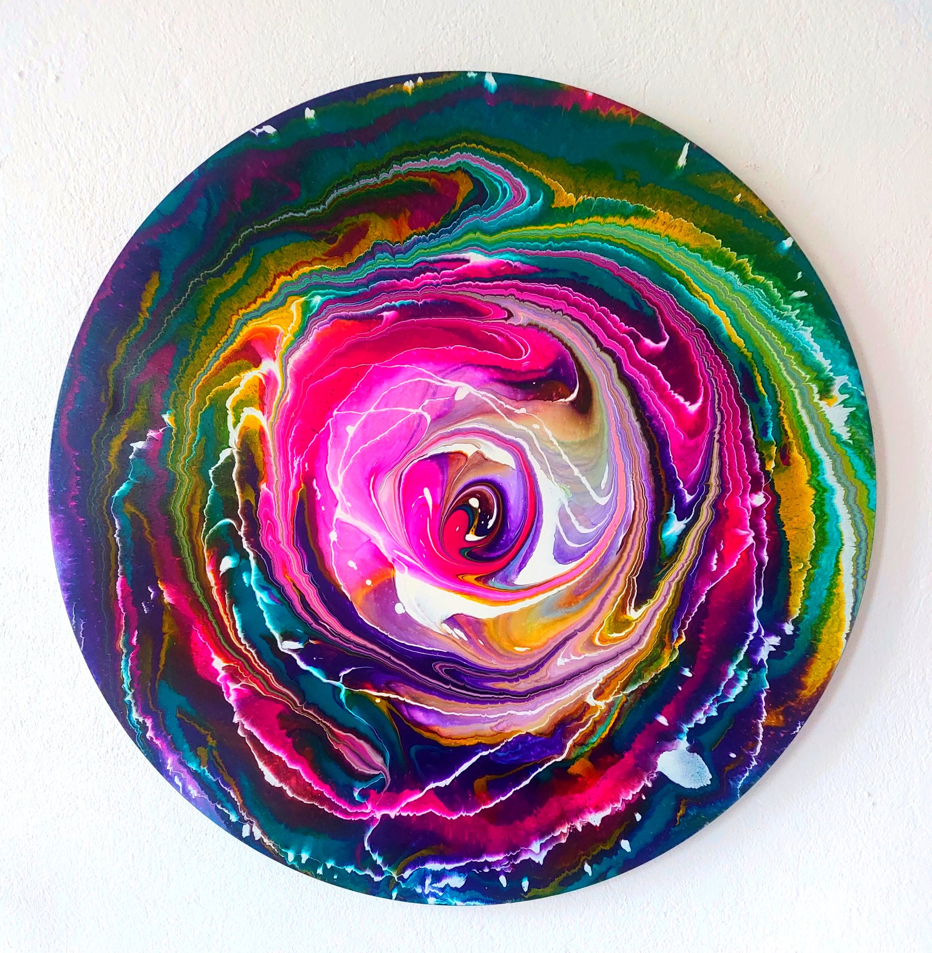 Spin painting in a private workshop
