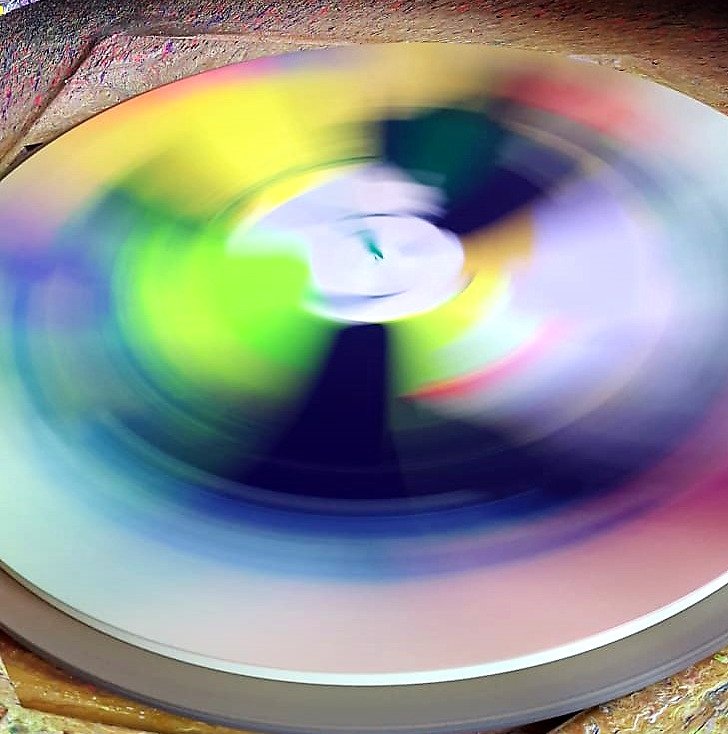 Spin painting in a private workshop