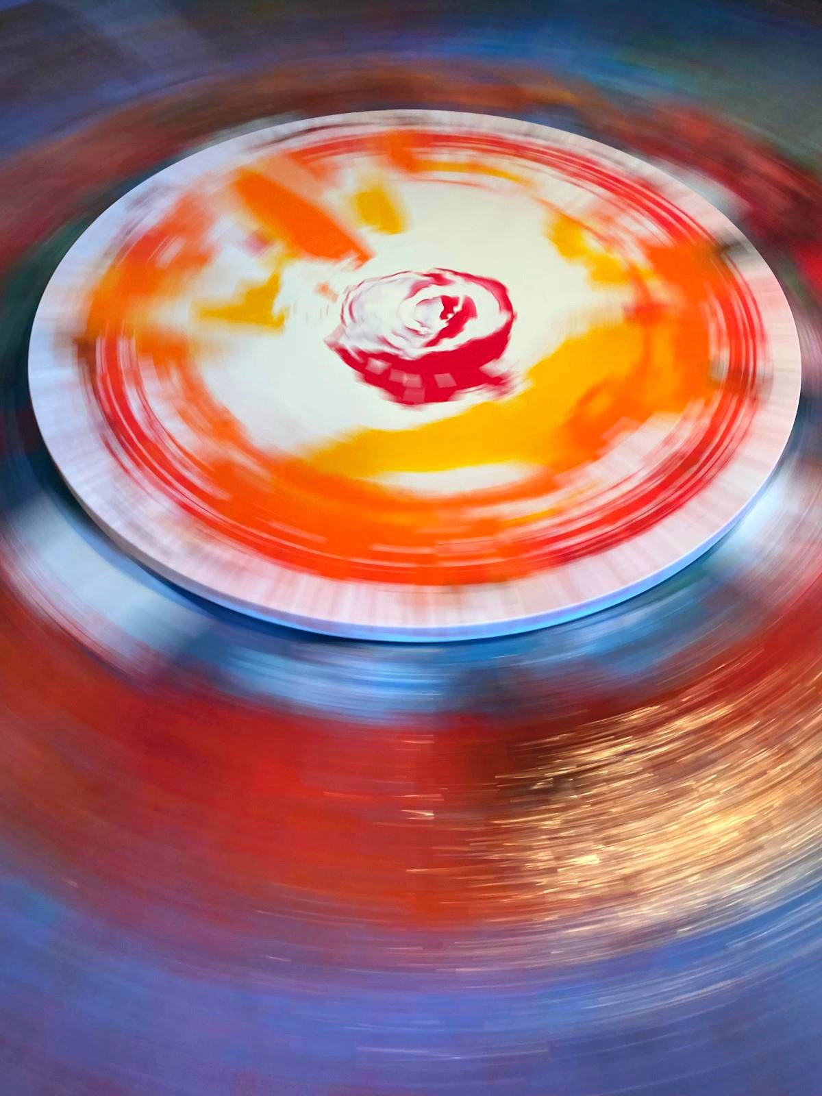 Spin painting in a private workshop